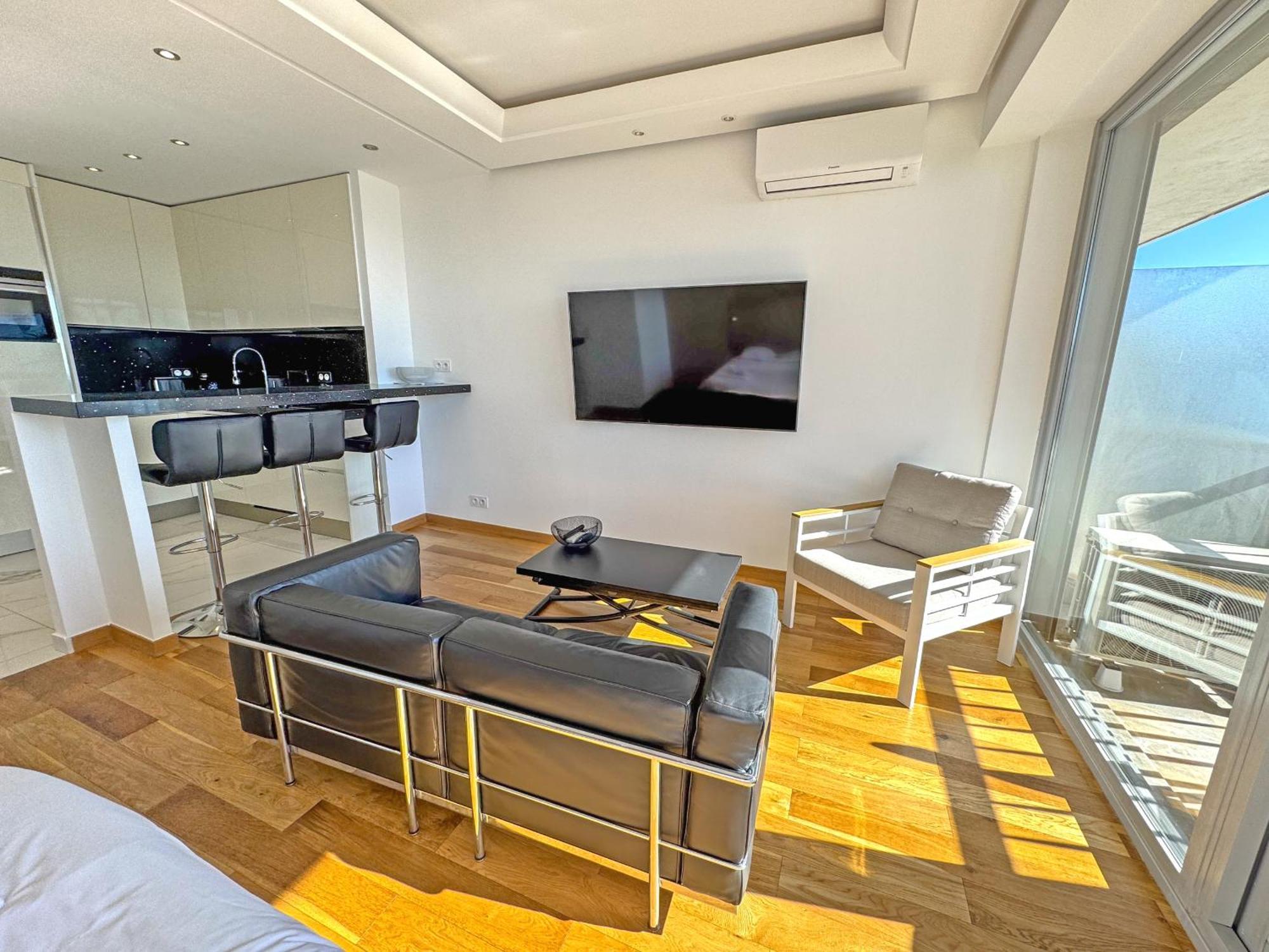 Apartment Cariatides - Promenade